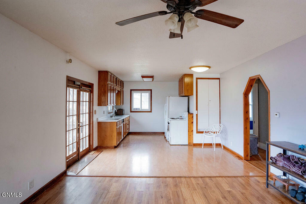 Property Photo: 727 2nd Street SW ND 58401