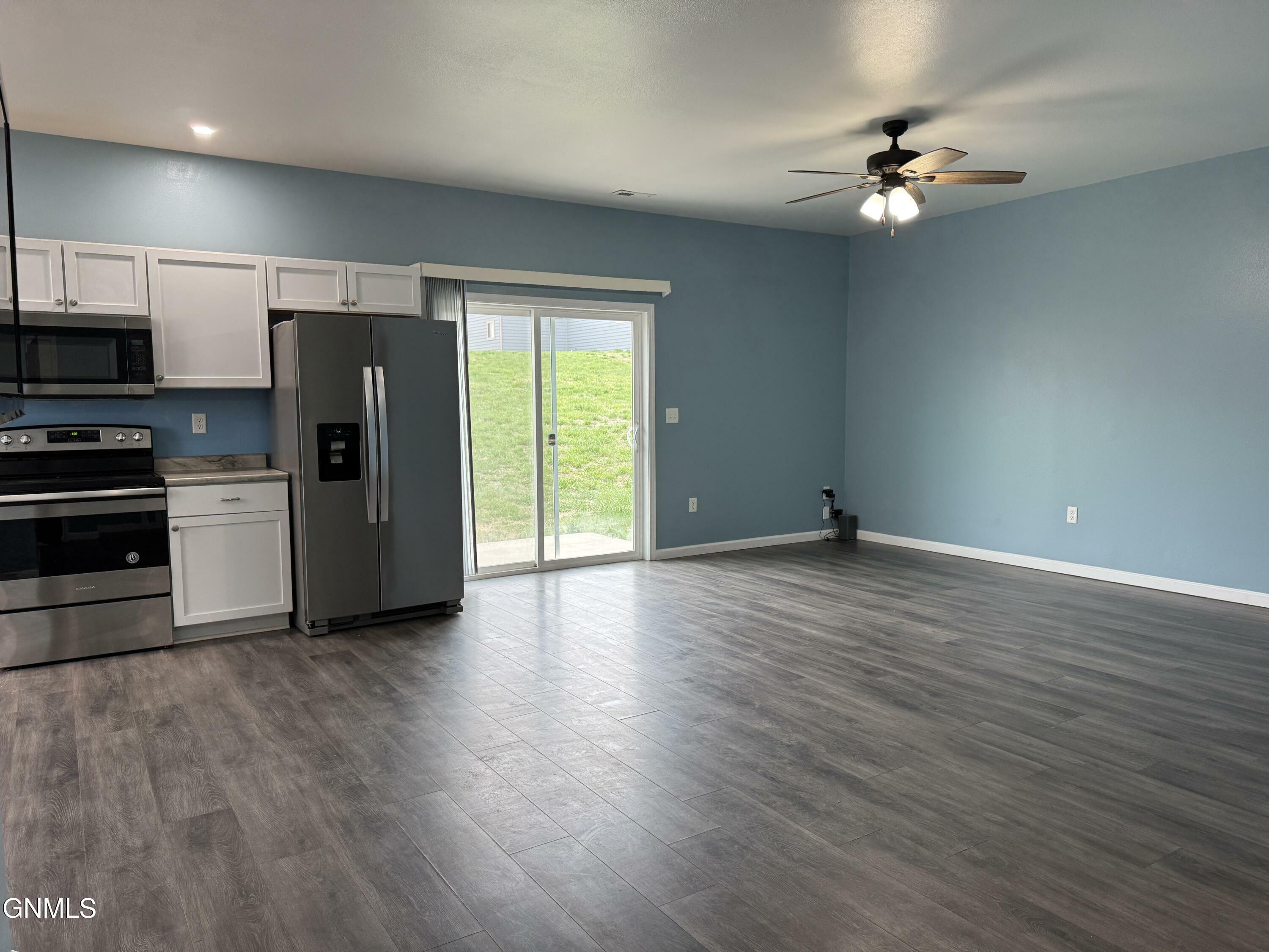 Property Photo: 1213 9th Street SW ND 58854
