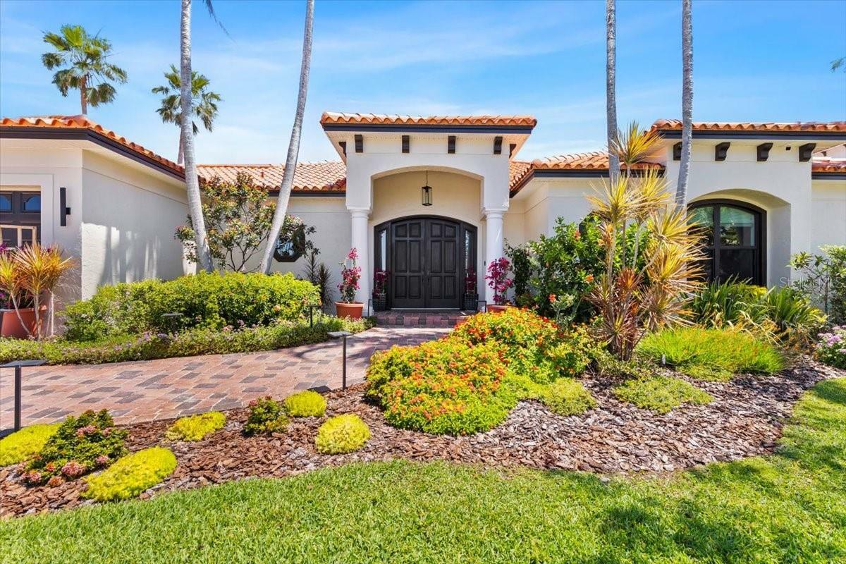 Property Photo: 2012 Carolina Circle NE FL 33703