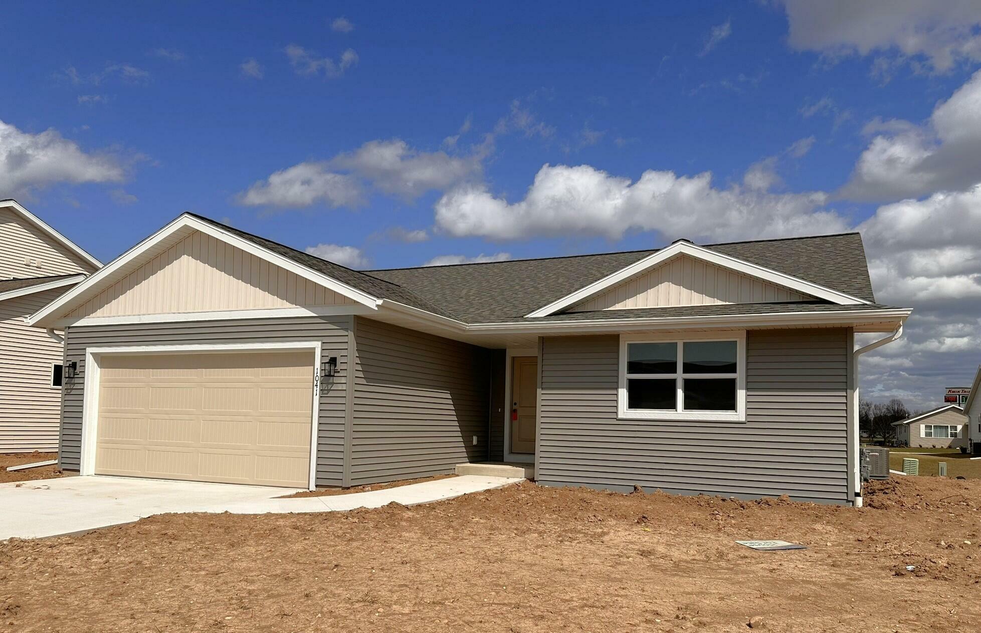 Property Photo: 1041 McNish Ct WI 53085