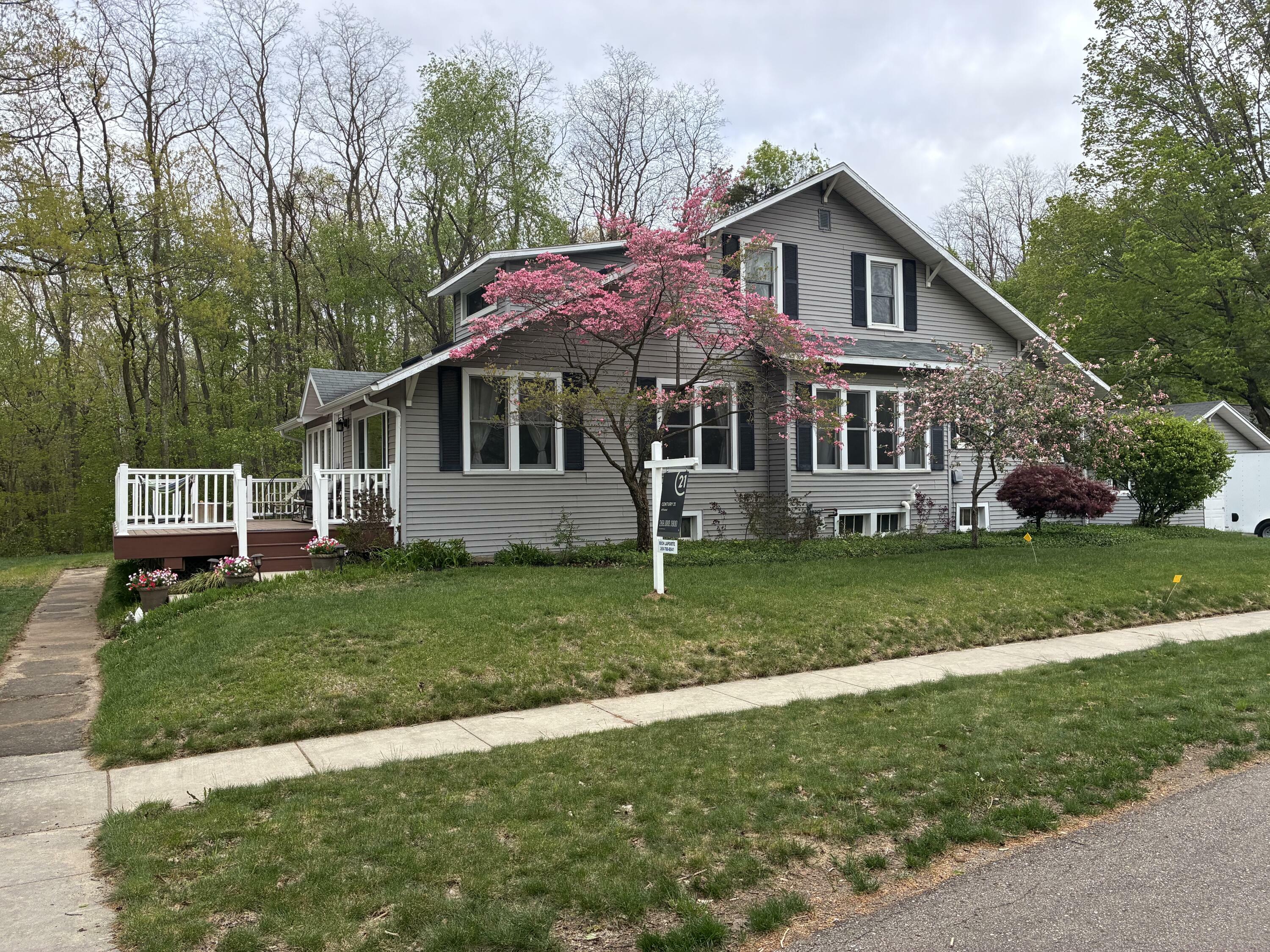 104 Highland Avenue  Allegan MI 49010 photo