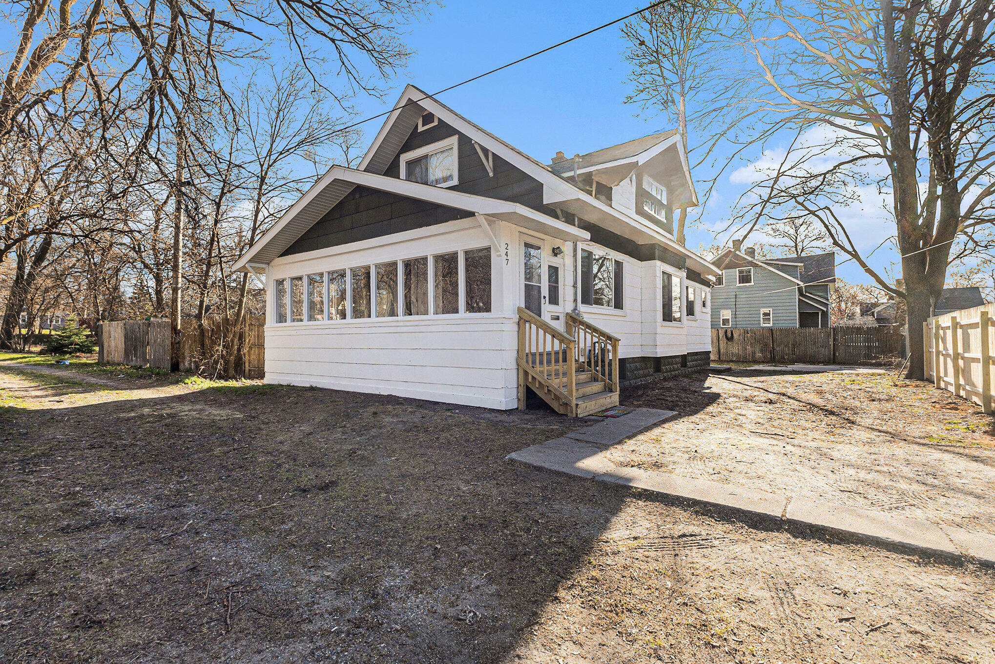 Property Photo: 247 Washington Avenue MI 49441
