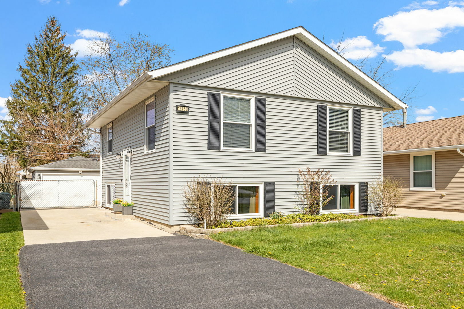 Property Photo: 16758 Hilltop Avenue IL 60487