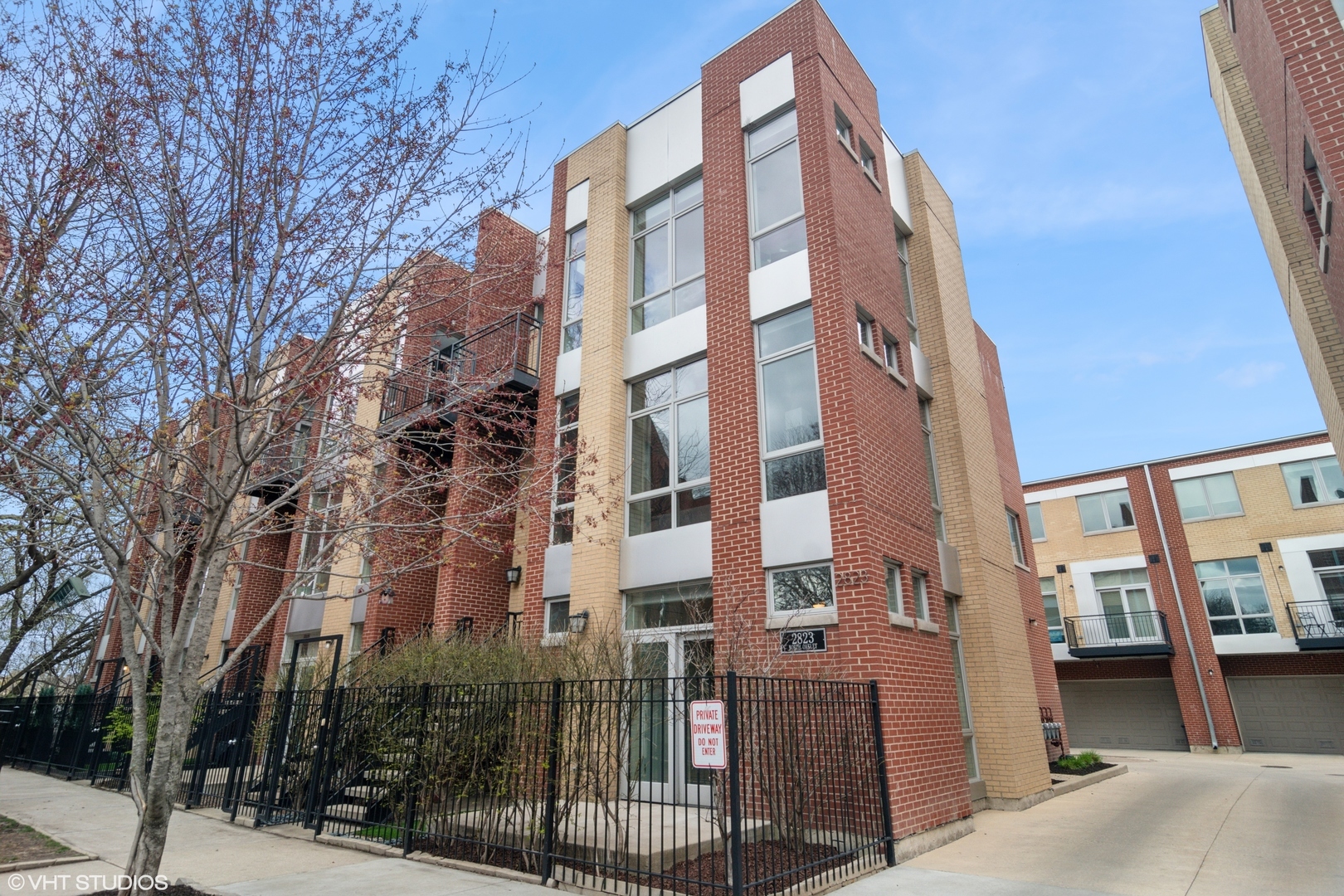 Property Photo: 2823 N Oakley Avenue D IL 60618