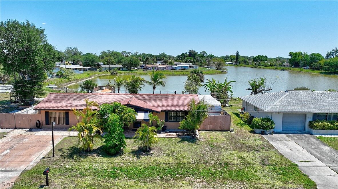 Property Photo: 24 Greenwood Avenue FL 33936