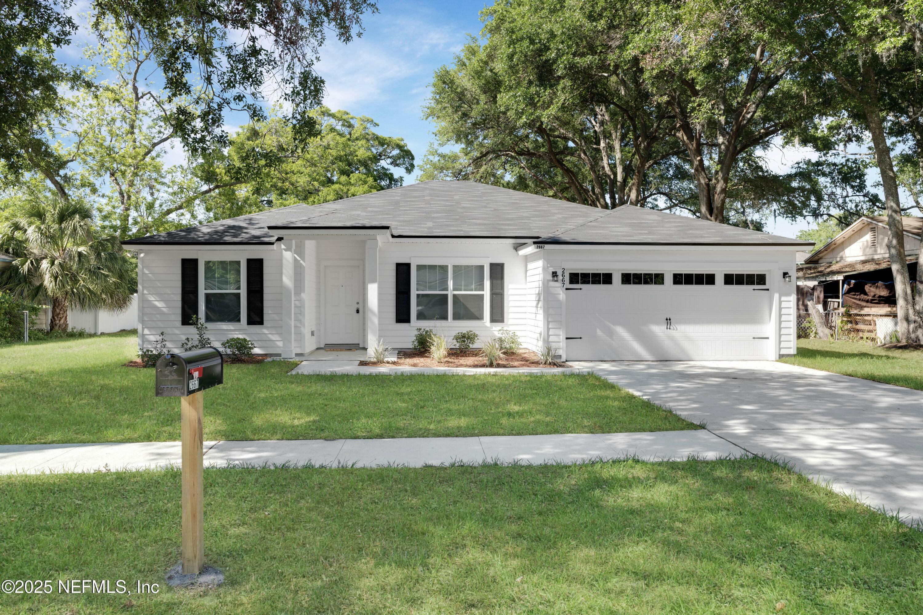 Property Photo: 2667 Community Road FL 32207