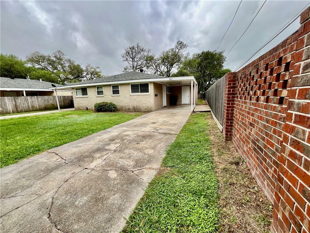 Property Photo: 221 Avenue A B LA 70037