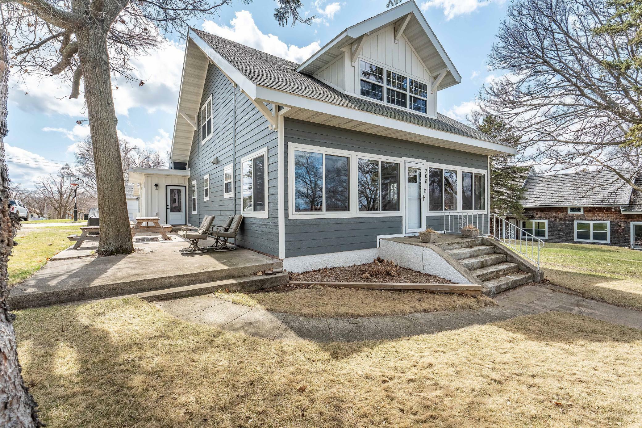 Property Photo: 208 E Dunton Street MN 56515
