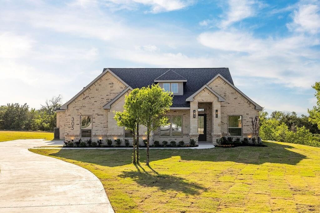 Property Photo:  305 Spanish Oak Court  TX 76085 
