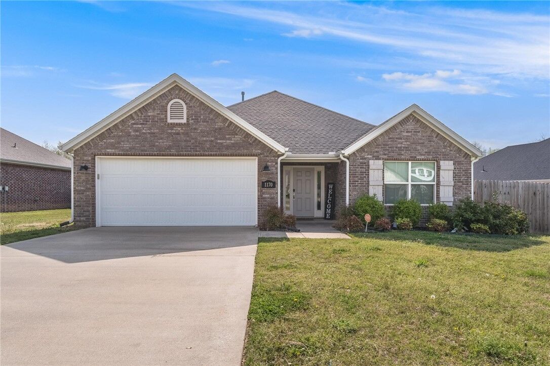 Property Photo:  1170 N Pershing Street  AR 72704 