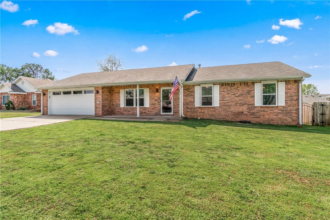 Property Photo:  608 Highland Street  AR 72745 