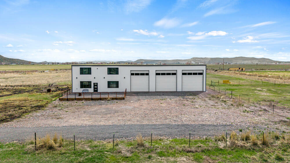 Property Photo: 6852 Airway Drive OR 97603
