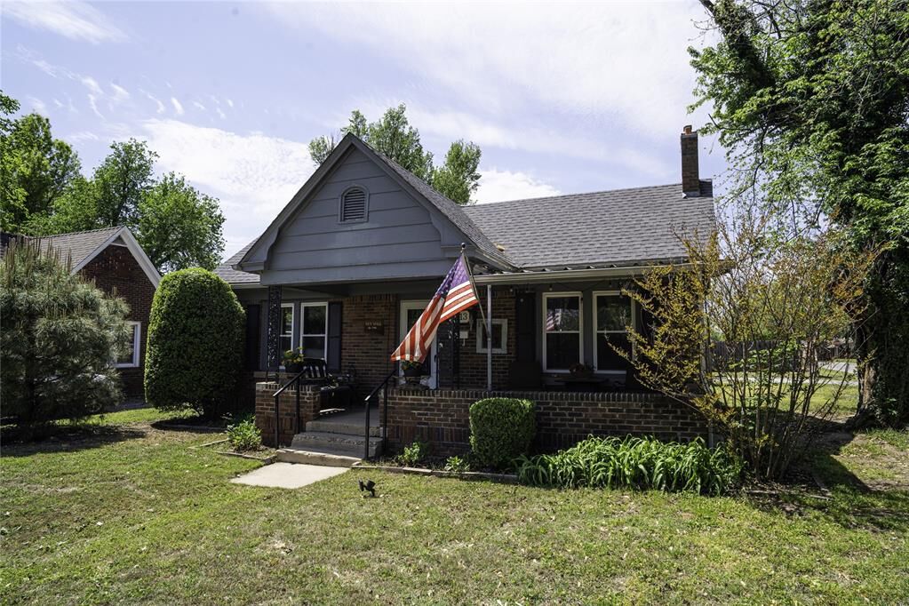 Property Photo: 4813 N Donald Avenue OK 73008