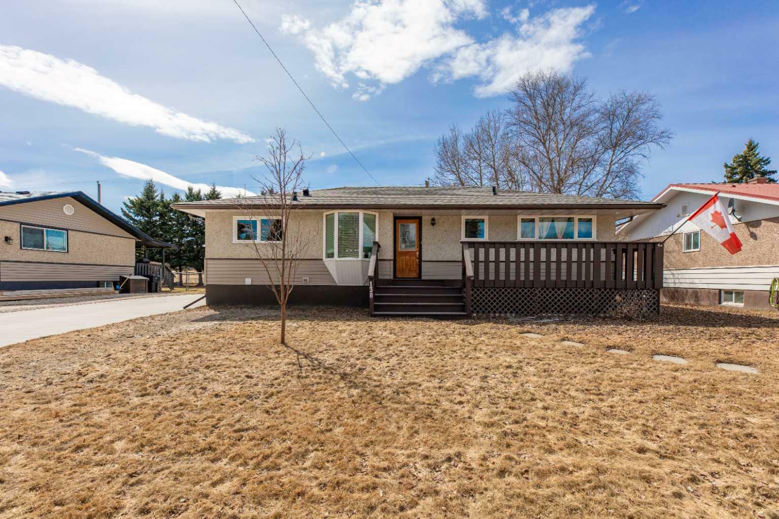 Property Photo: 138 Willow Drive AB T7V 1E3