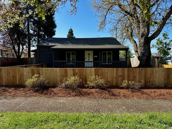 1733 I St  Springfield OR 97477 photo