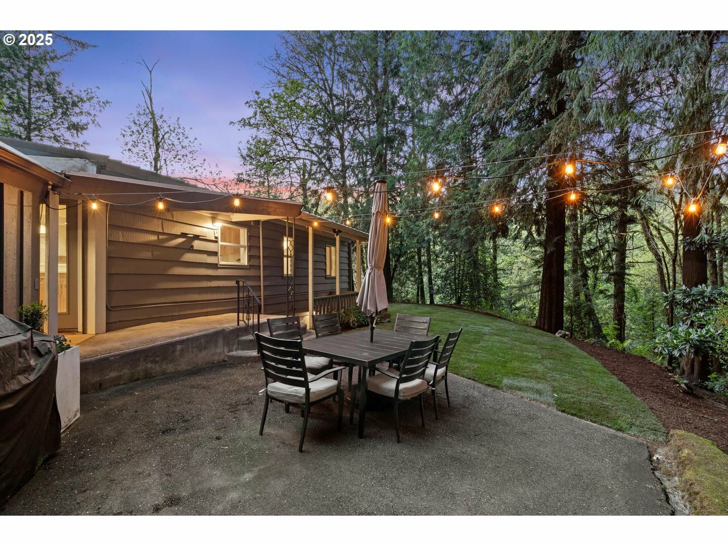 Property Photo: 4200 W Burnside Rd OR 97210