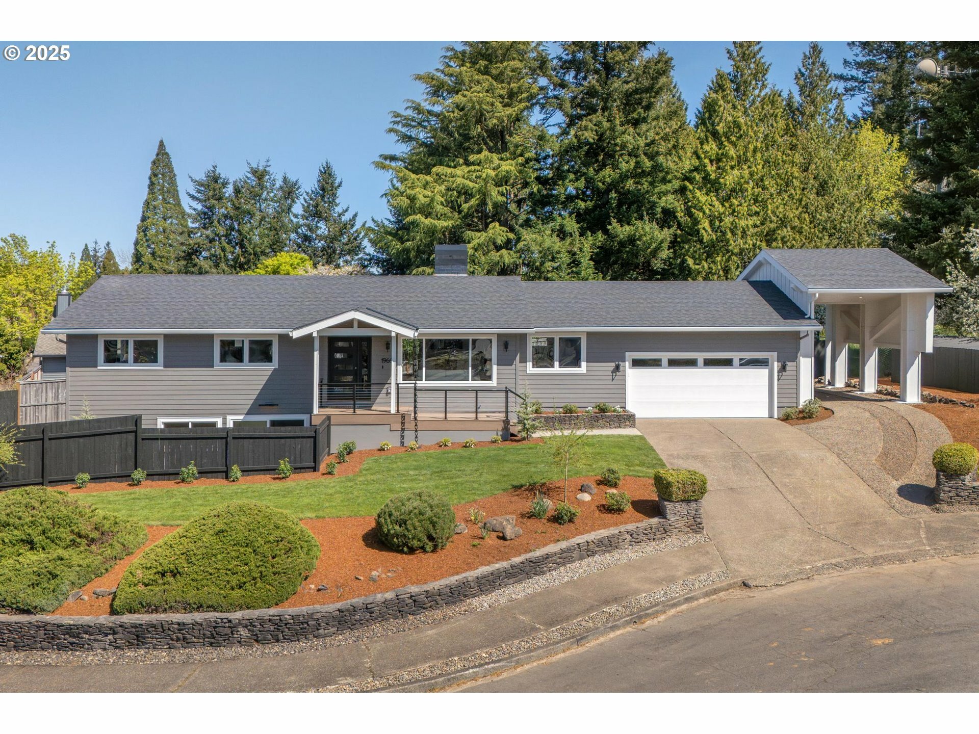 Property Photo: 19666 Kapteyns St OR 97068