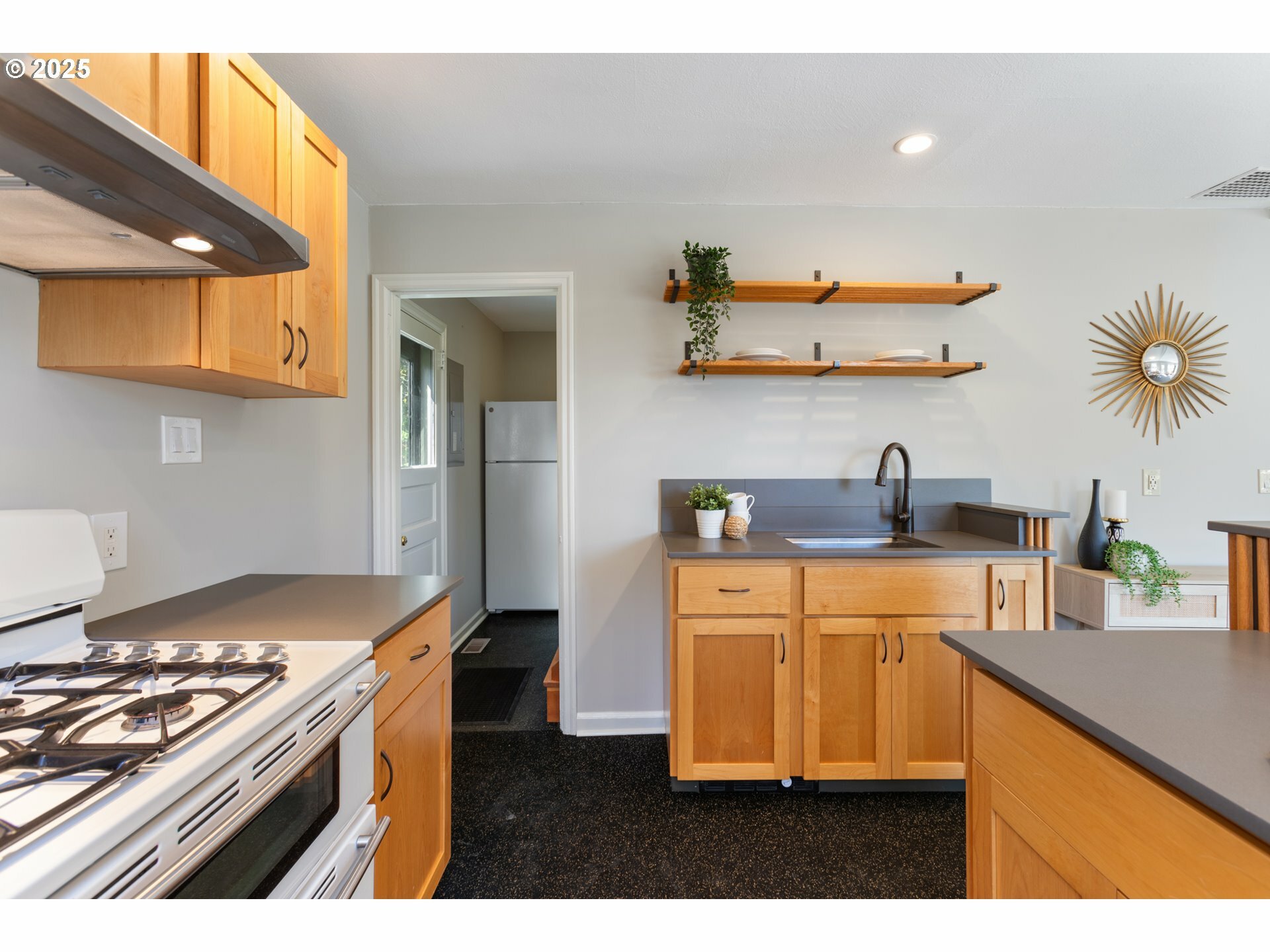 Property Photo: 1027 SW Grover St OR 97239