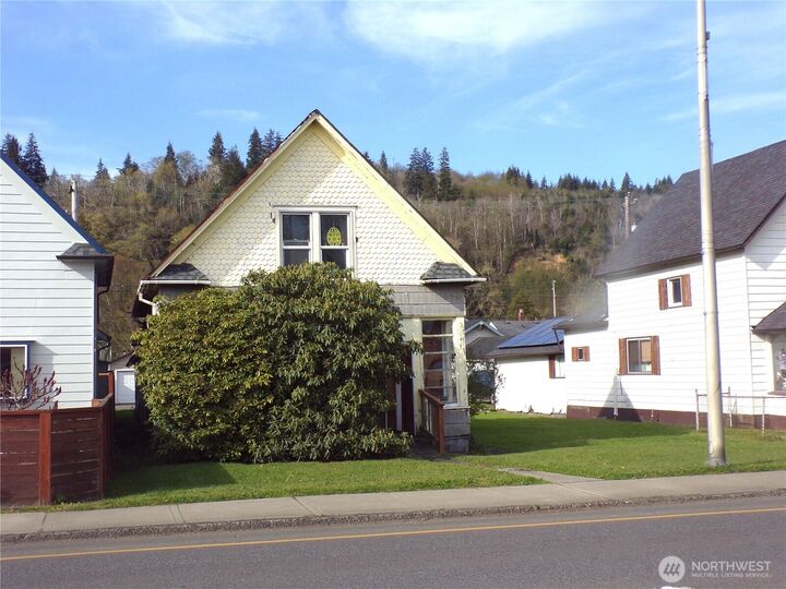 Property Photo:  2411  Simpson Avenue  WA 98550 