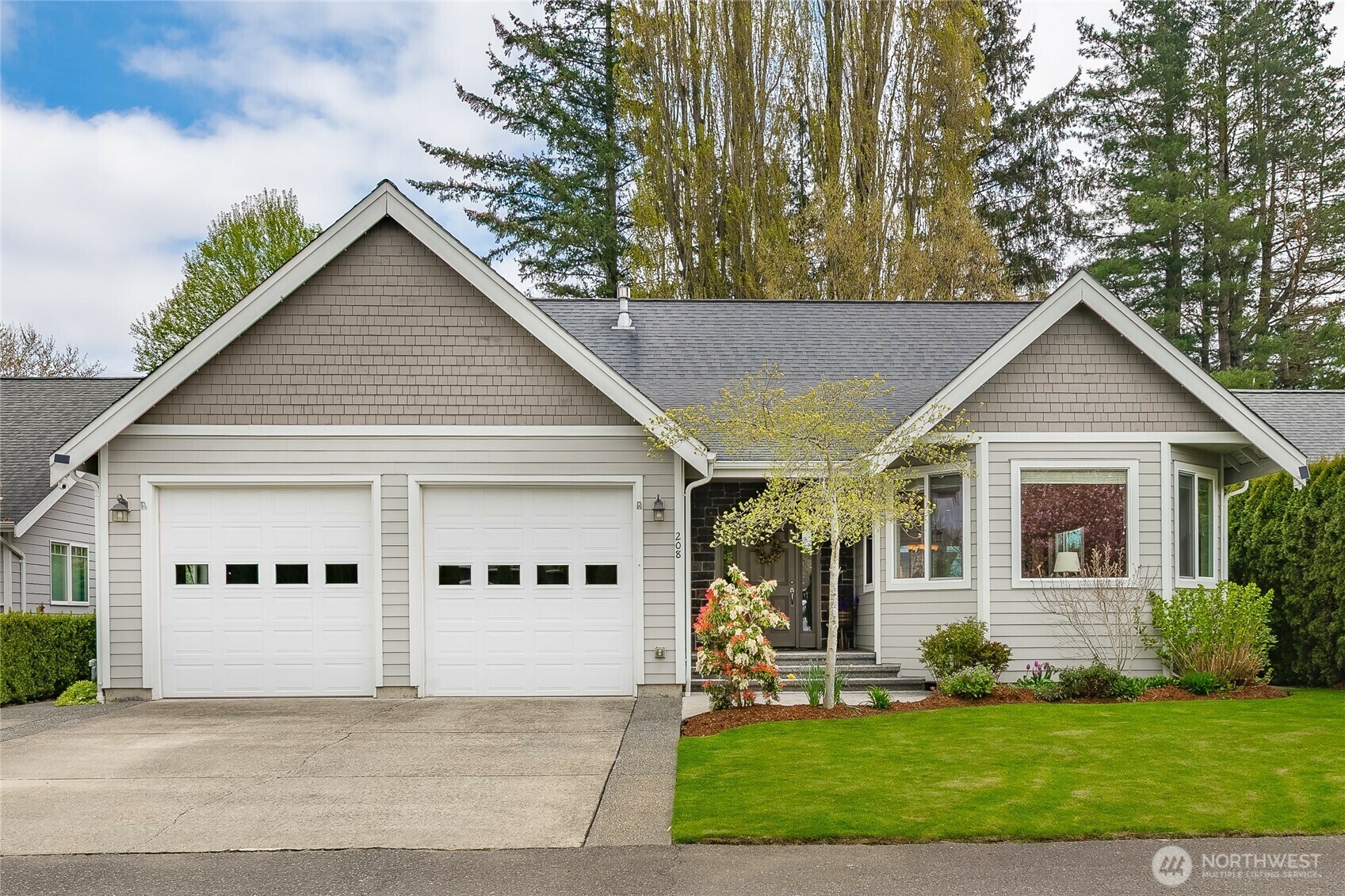 Property Photo: 208 W 1st Place WA 98276