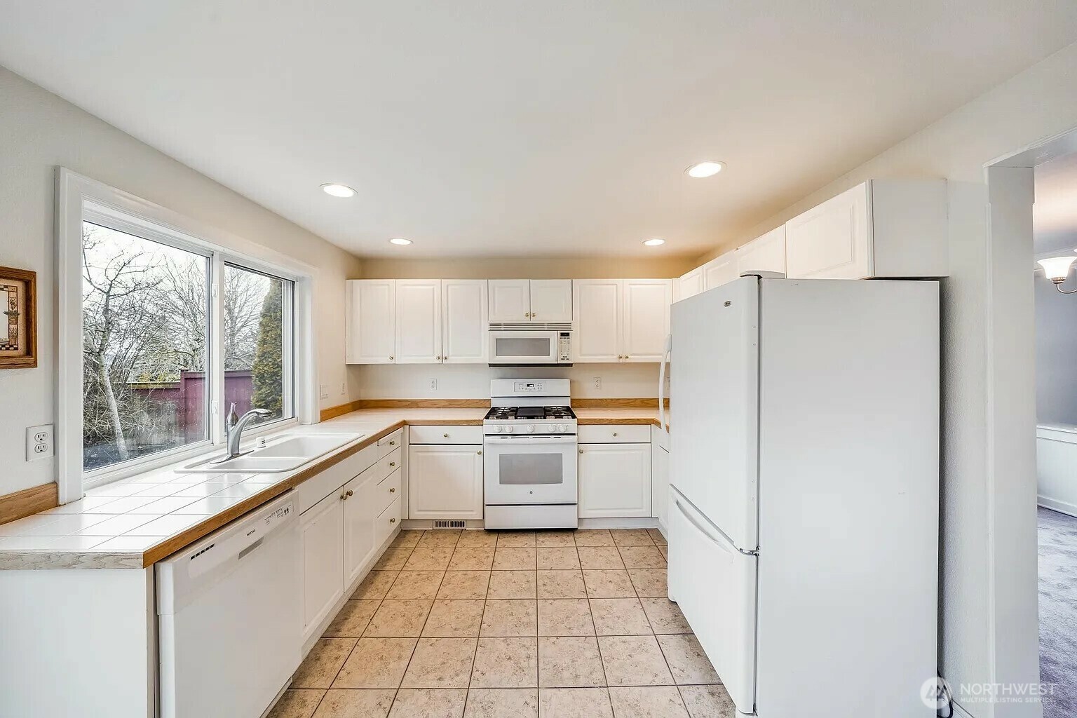 Property Photo: 5121 Perry Drive SE WA 98092