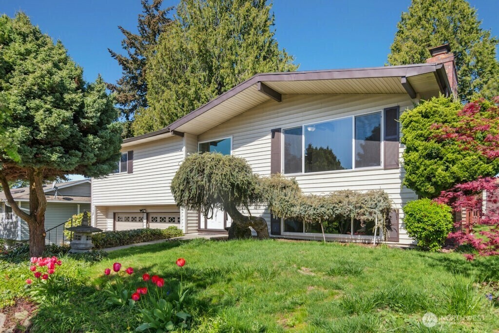 Property Photo: 612 S 27th Court WA 98055