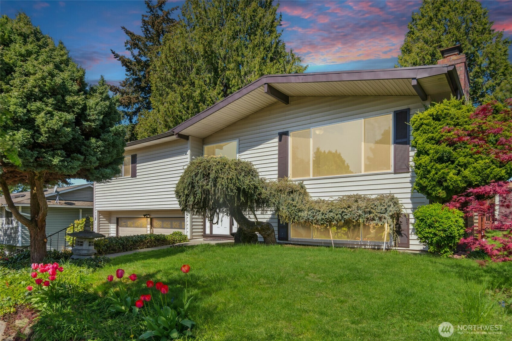 Property Photo: 612 S 27th Court WA 98055