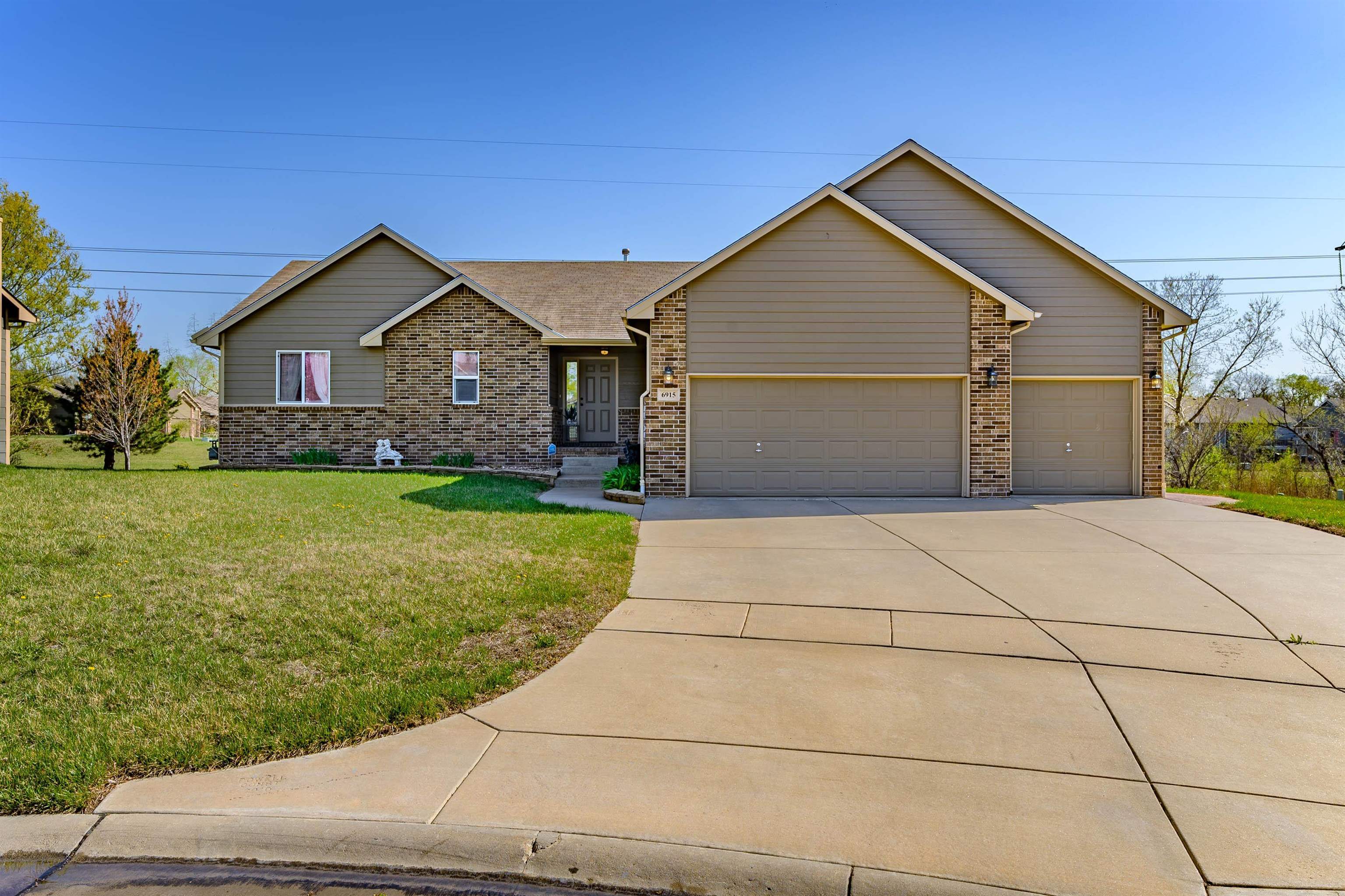 Property Photo: 6915 N Wendell Ct KS 67219