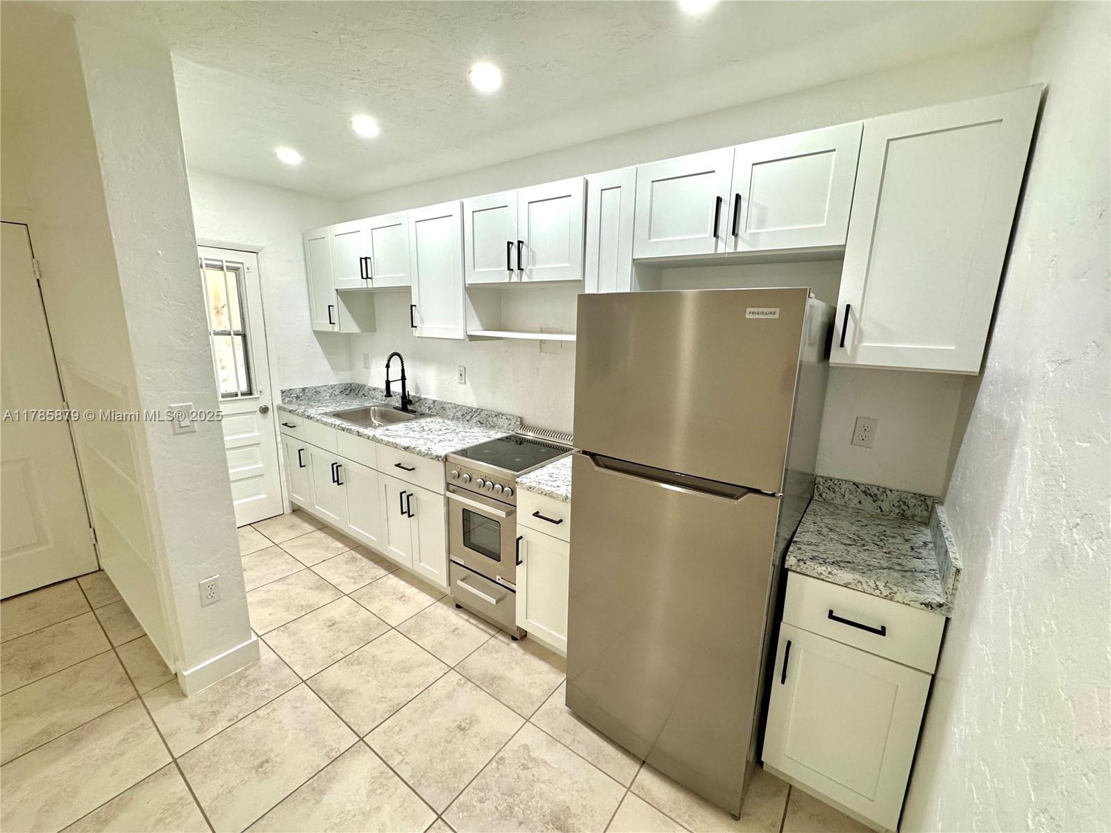 Property Photo: 550 SW 10th St 6 FL 33130