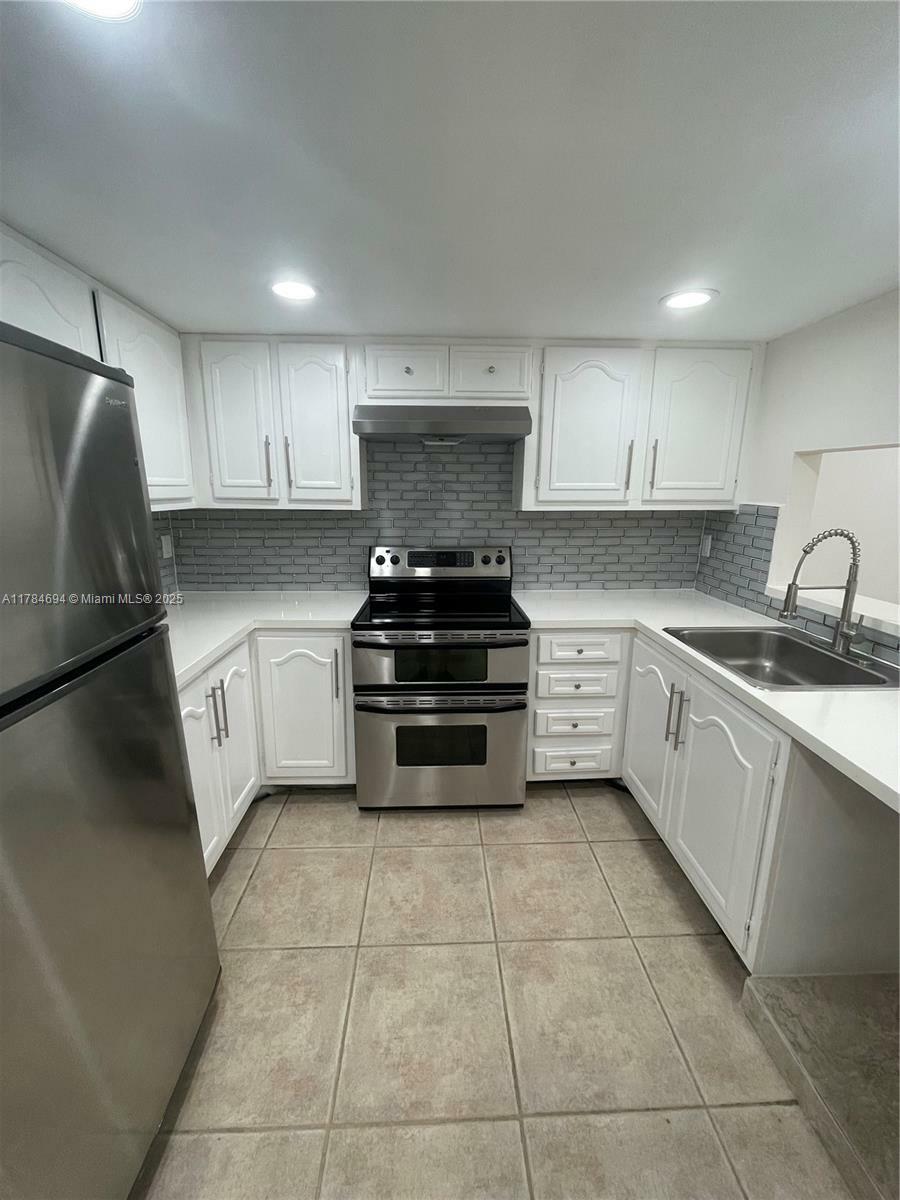 Property Photo: 13685 NE 10th Ave 208 FL 33161