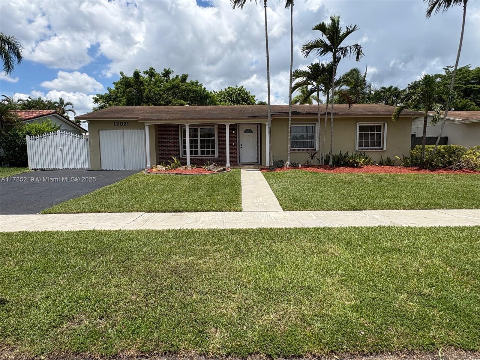 12021 SW 119th St  Miami FL 33186 photo
