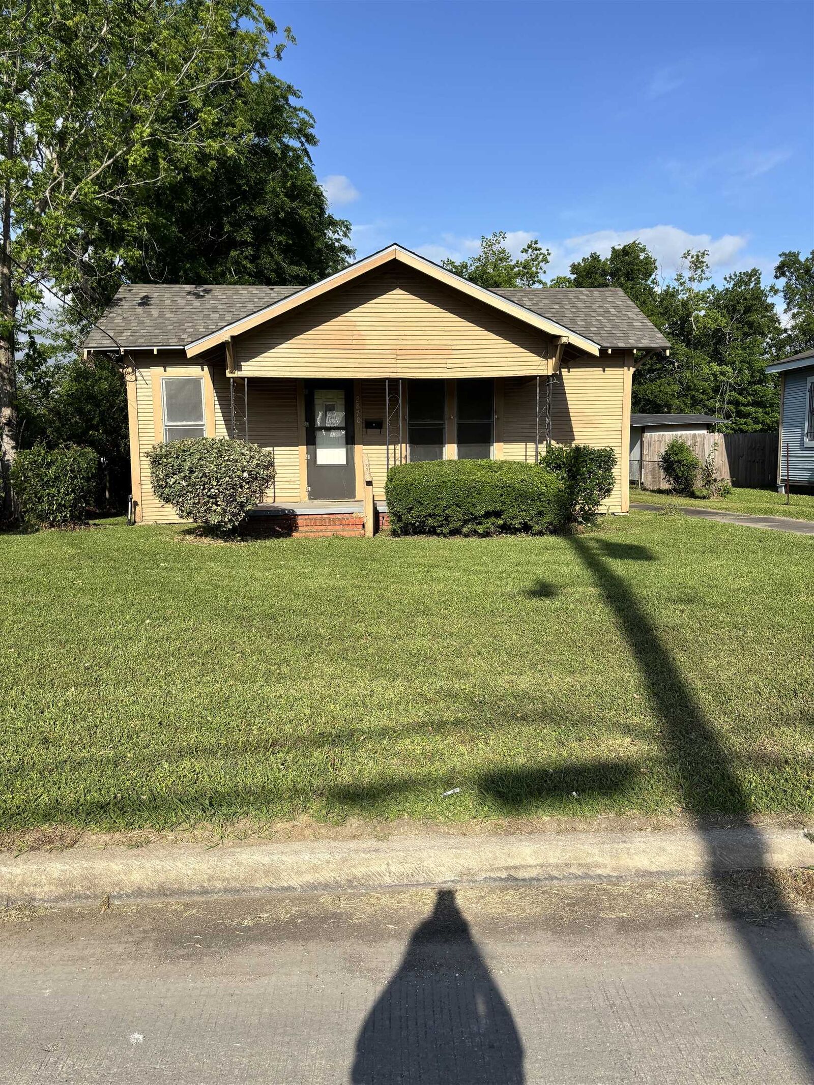 Property Photo: 2870 San Antonio TX 77701