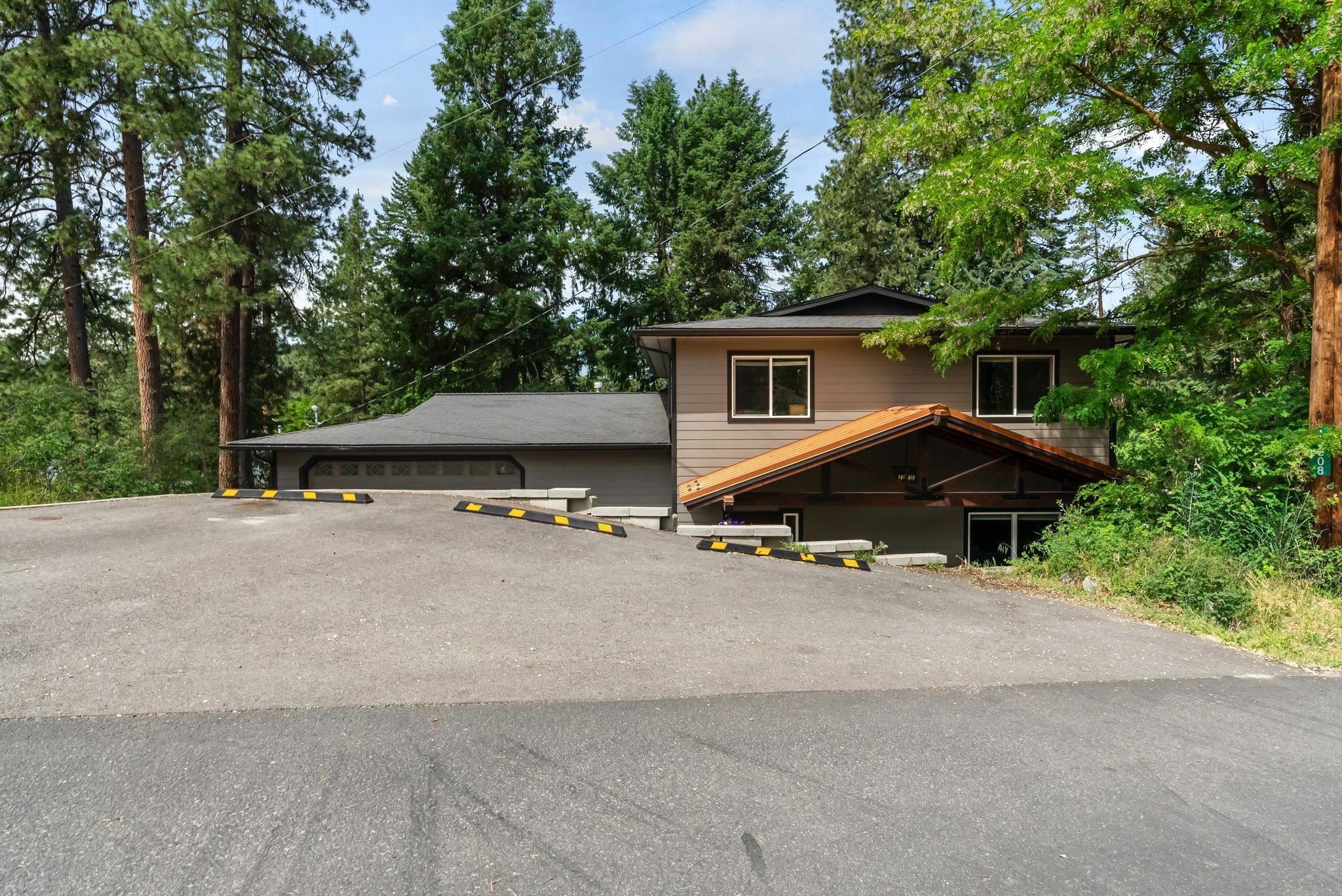 Property Photo: 12808 N North Park St WA 99025