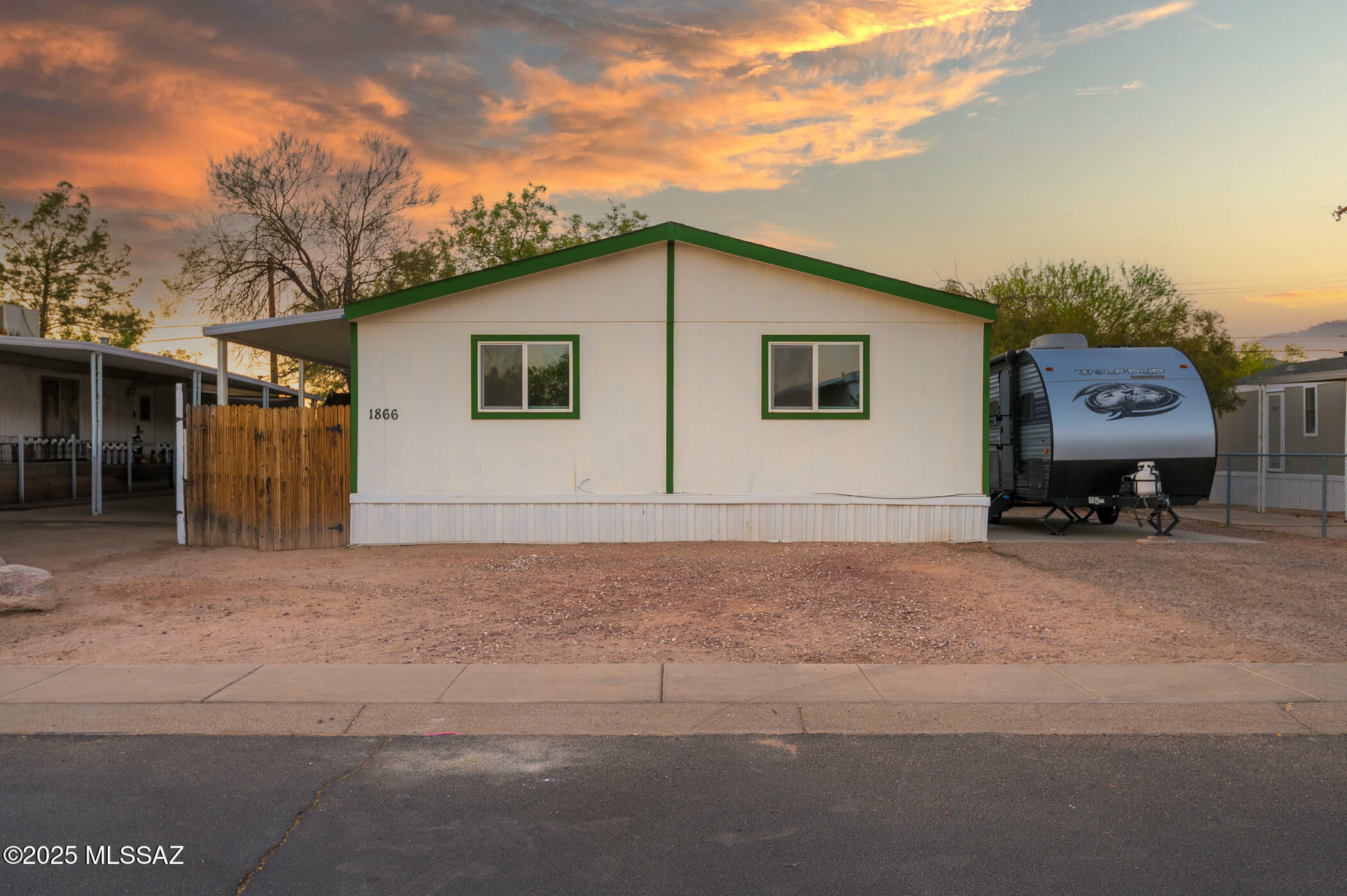 1866 W Desert Broom Lane  Tucson AZ 85705 photo