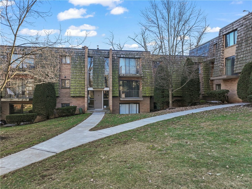 Property Photo: 1112 Forest Green Dr PA 15108