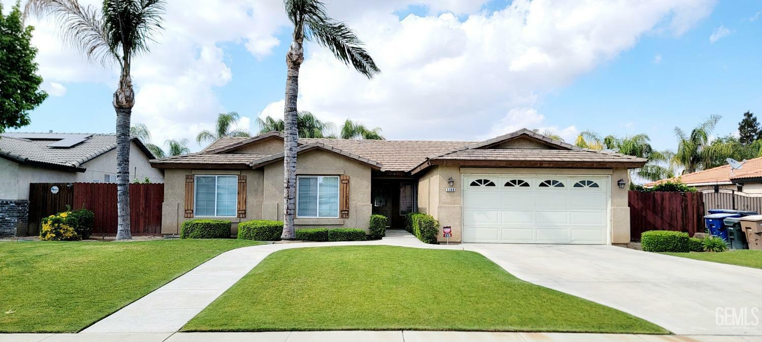 Property Photo: 5308 Benevento Court CA 93308