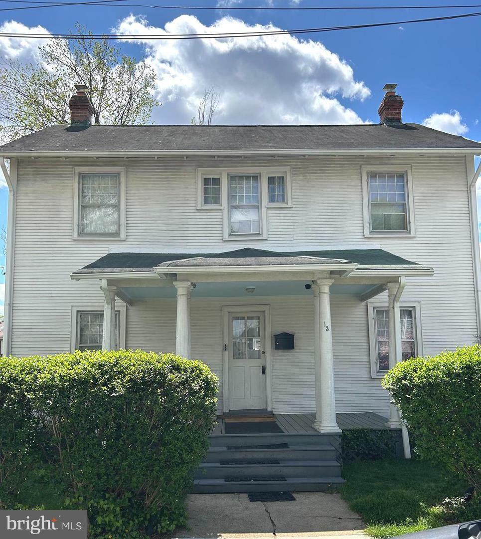 Property Photo: 13 E Windsor Avenue E VA 22301