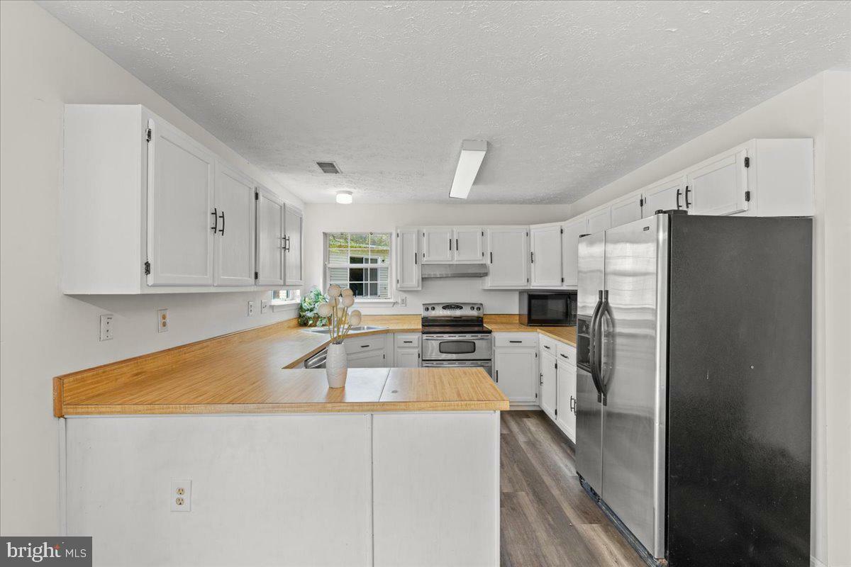 Property Photo: 5127 Beaugregory Court MD 20603