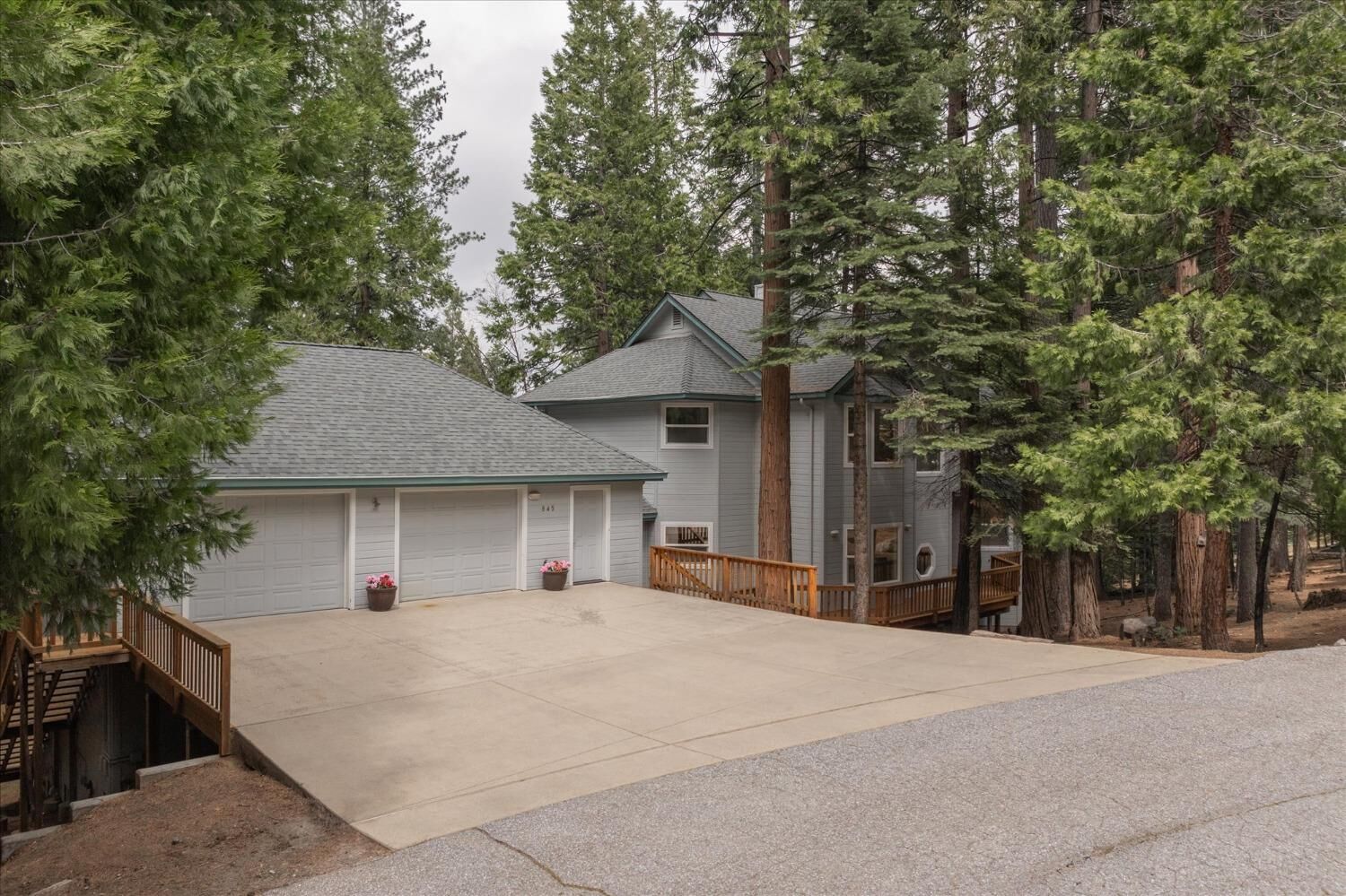 Property Photo: 845 Honey Court CA 95223