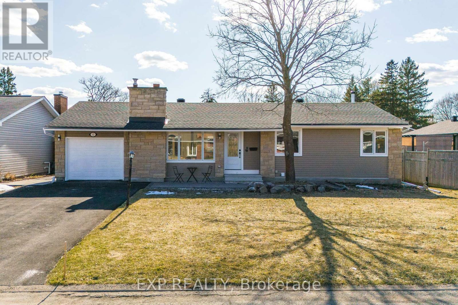 Property Photo: 12 Barrhaven Crescent ON K2J 1E8