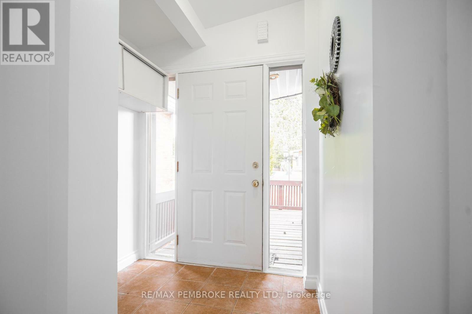 Property Photo: 84 Frontenac Crescent ON K0J 1P0