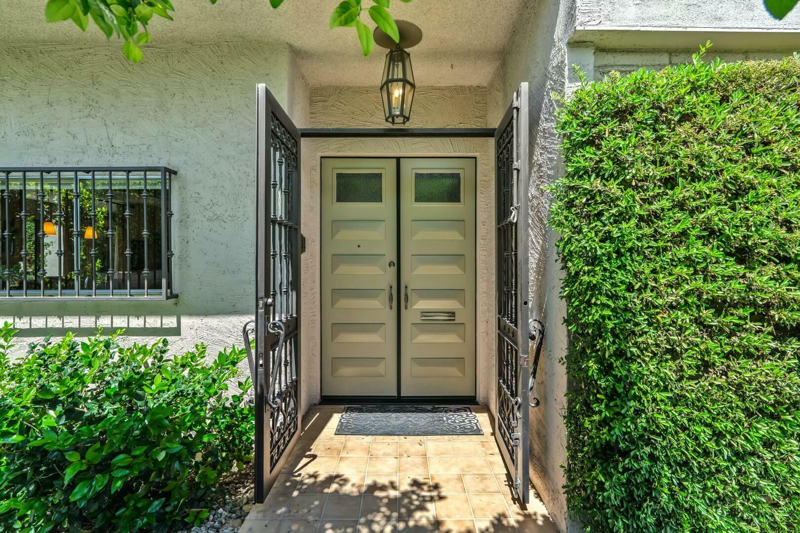 Property Photo: 72205 El Paseo 1703 CA 92260