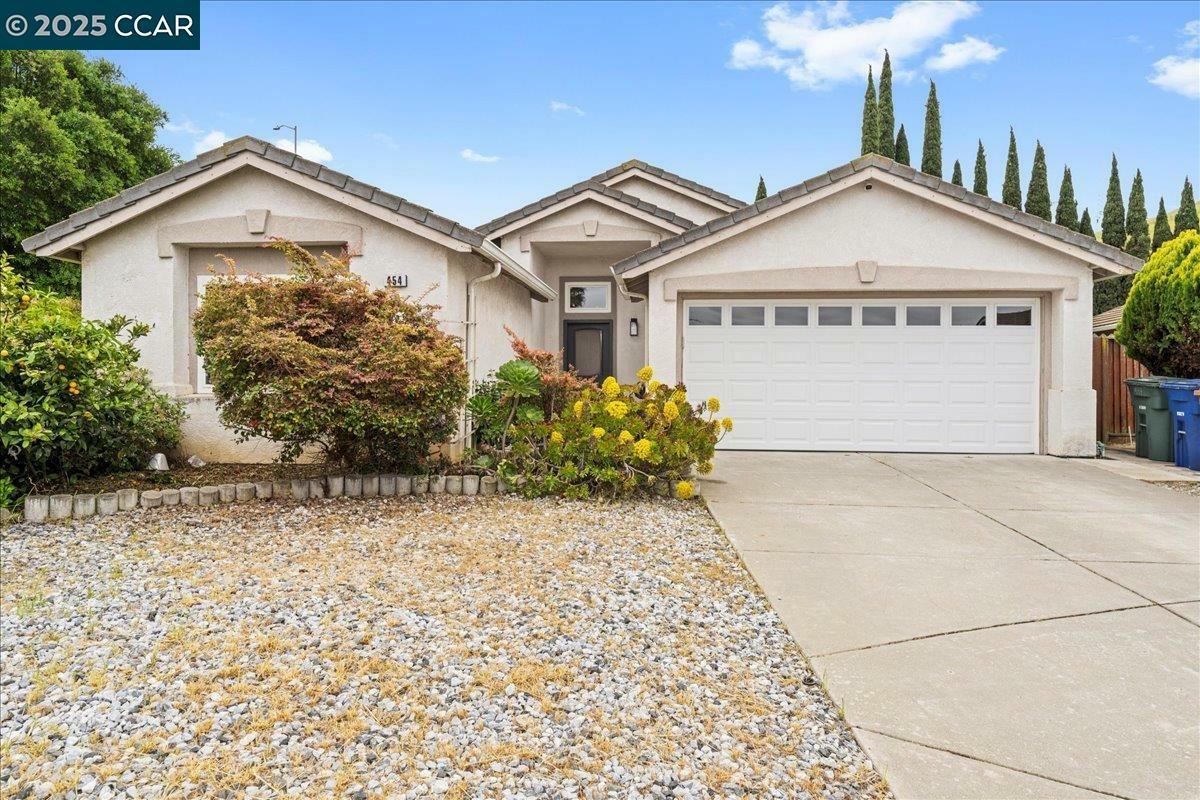 Property Photo: 454 Tradewinds Ct CA 94565