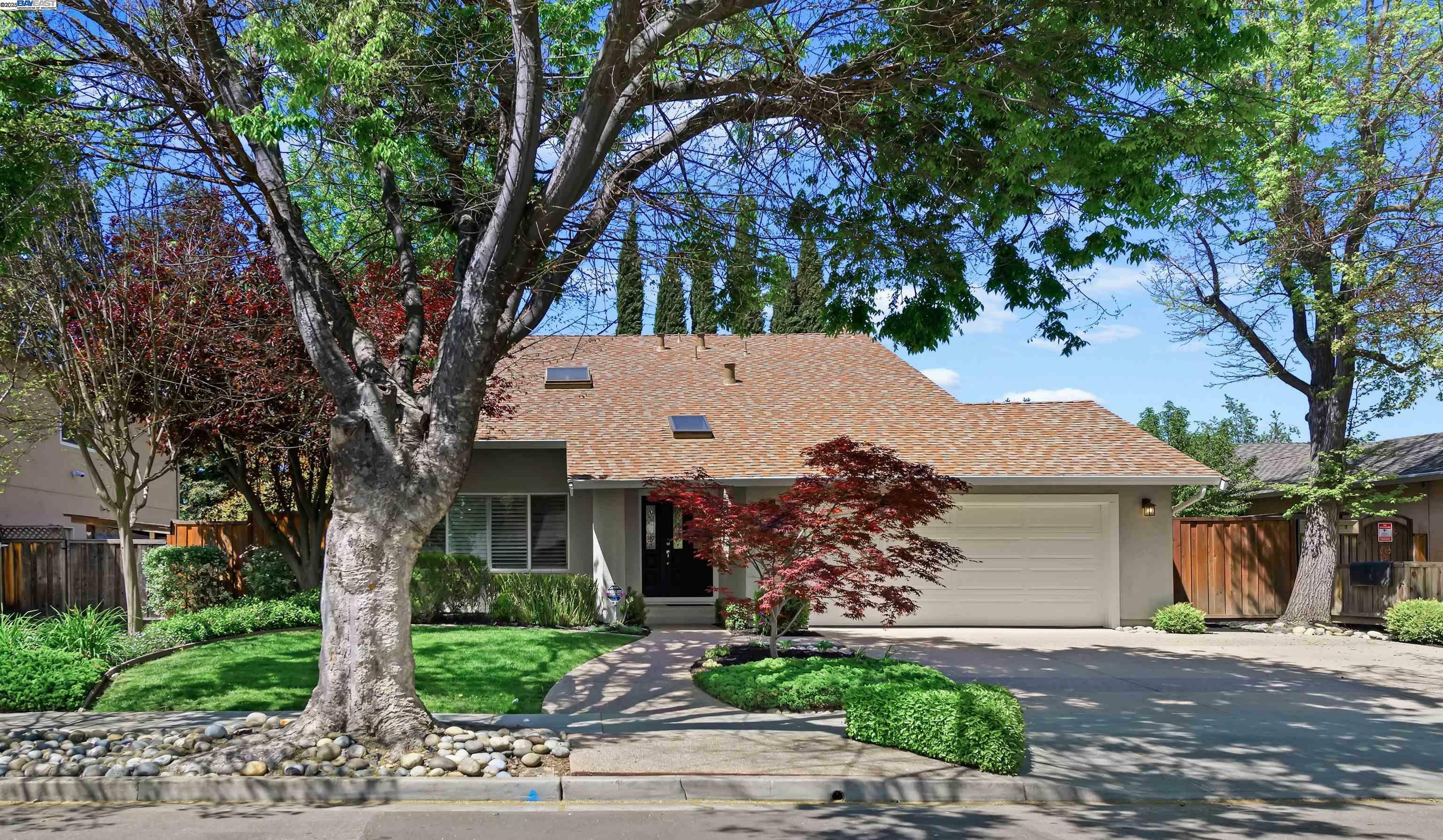 Property Photo: 5011 Woodthrush Rd CA 94566