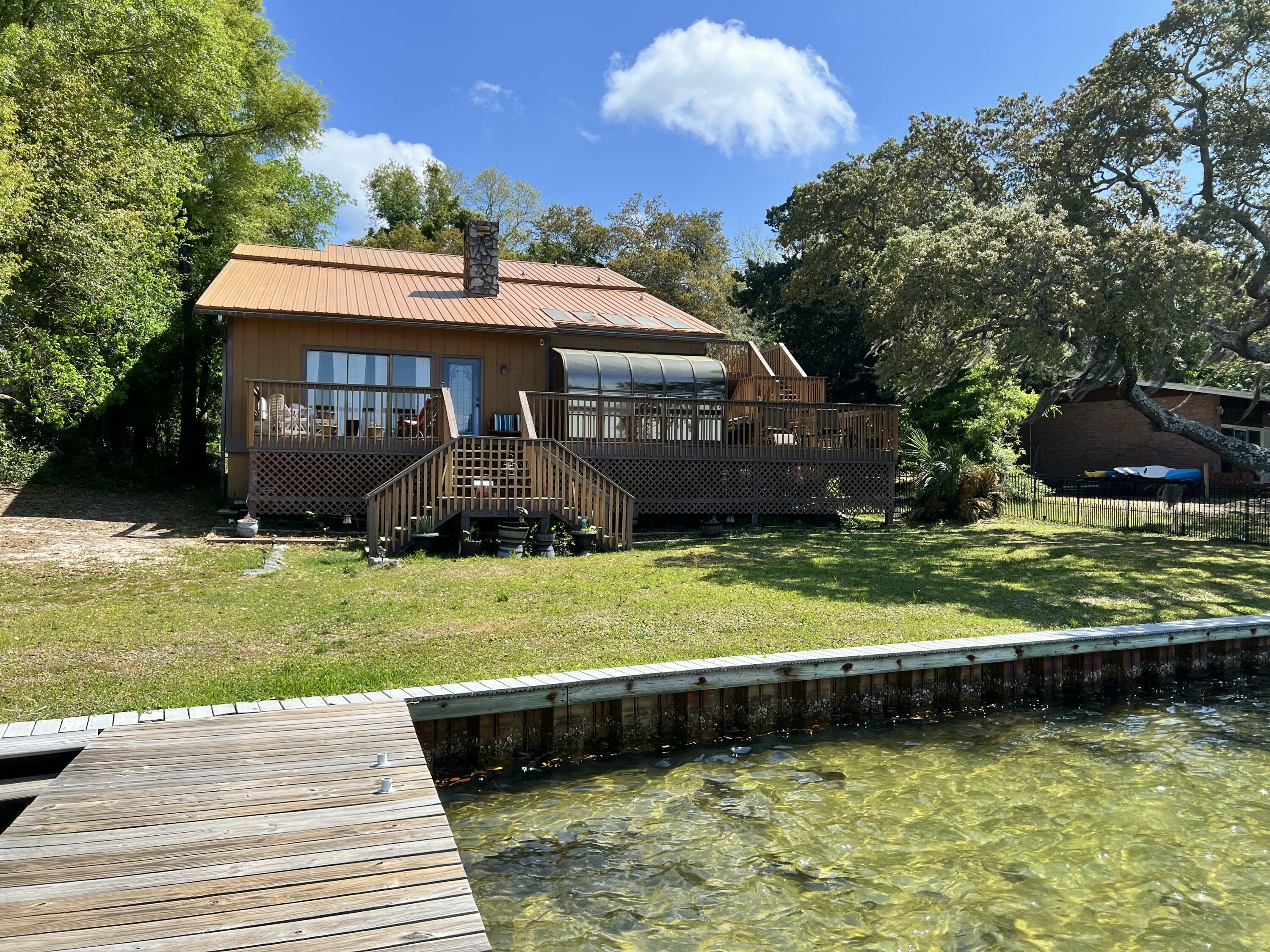 Property Photo: 606 Pelham Road FL 32547