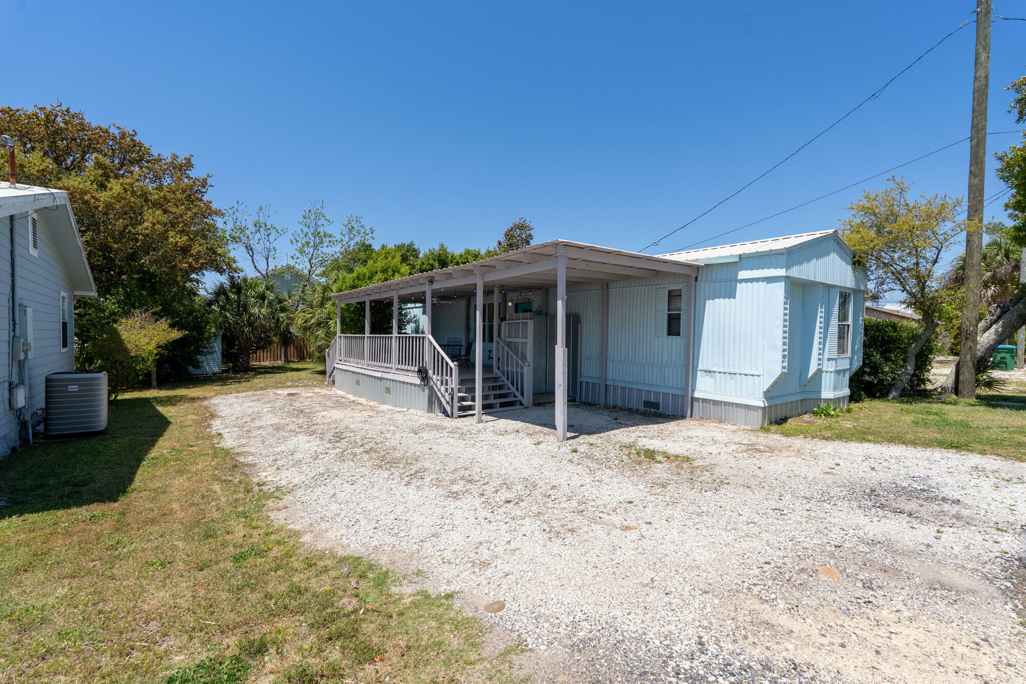 Property Photo: 231 Twin Lakes Drive FL 32413
