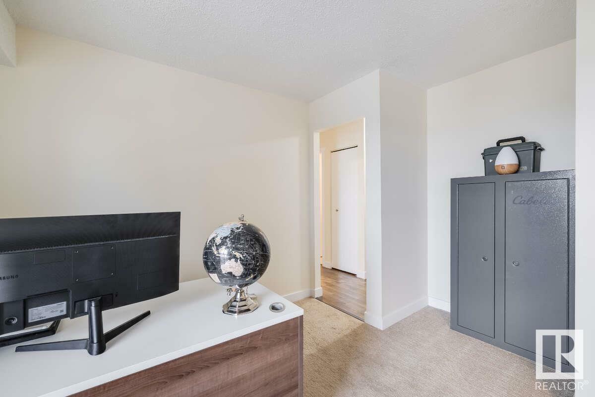 Photo de la propriété: 2306 151 Avenue NW AB T5Y 2L1