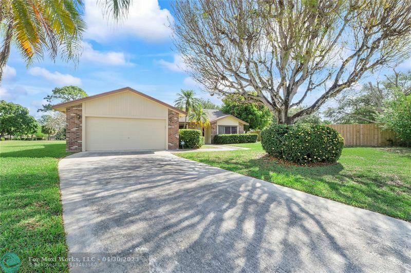 Property Photo: 21766 Beachnut Dr FL 33433