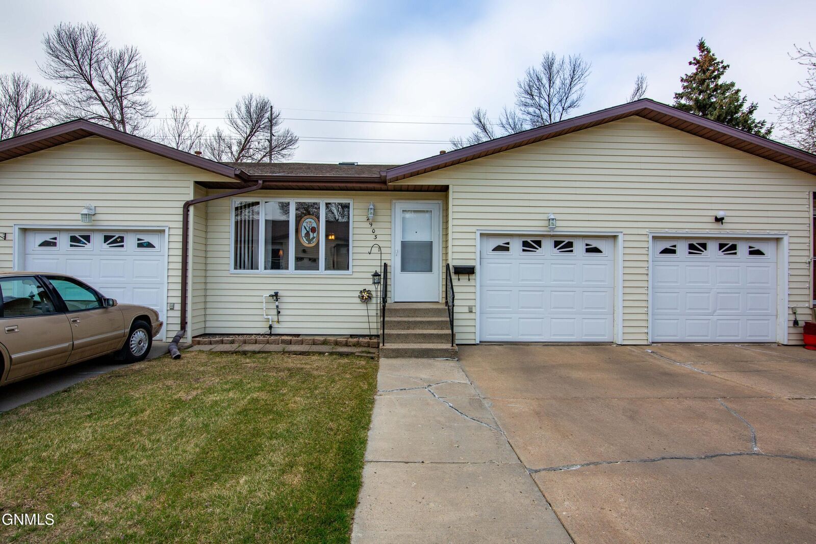 Property Photo: 2903 Manitoba Lane ND 58503