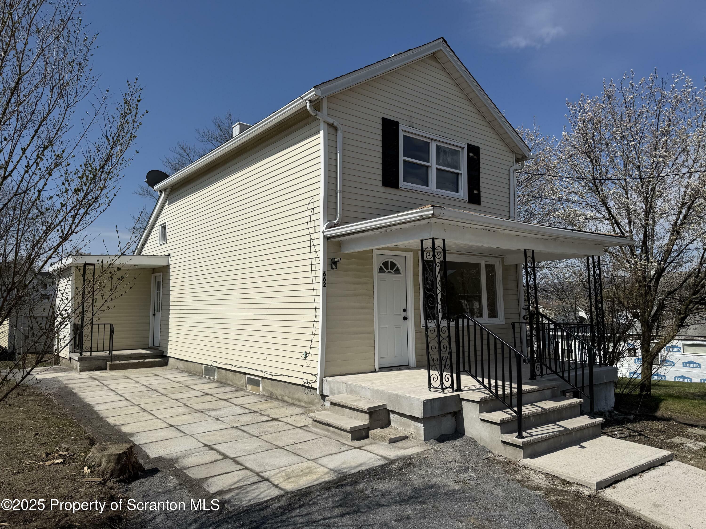 Property Photo: 662 Sanderson Street L 17 PA 18512
